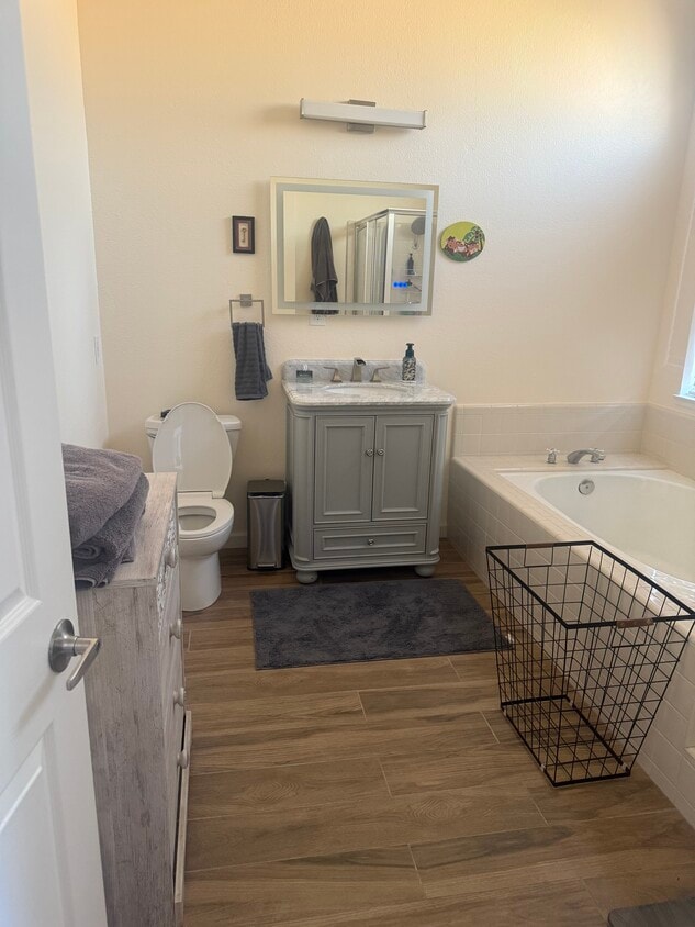 Roomy bathroom with a tub. - 12376 Tioga Ct