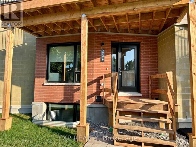 Photo du bâtiment - 25 Fair Oaks Crescent