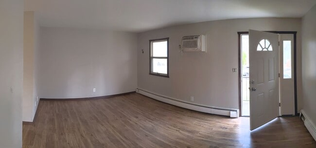 Building Photo - 207 11th Ave NE