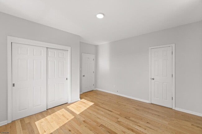 Building Photo - 533 Ferry St