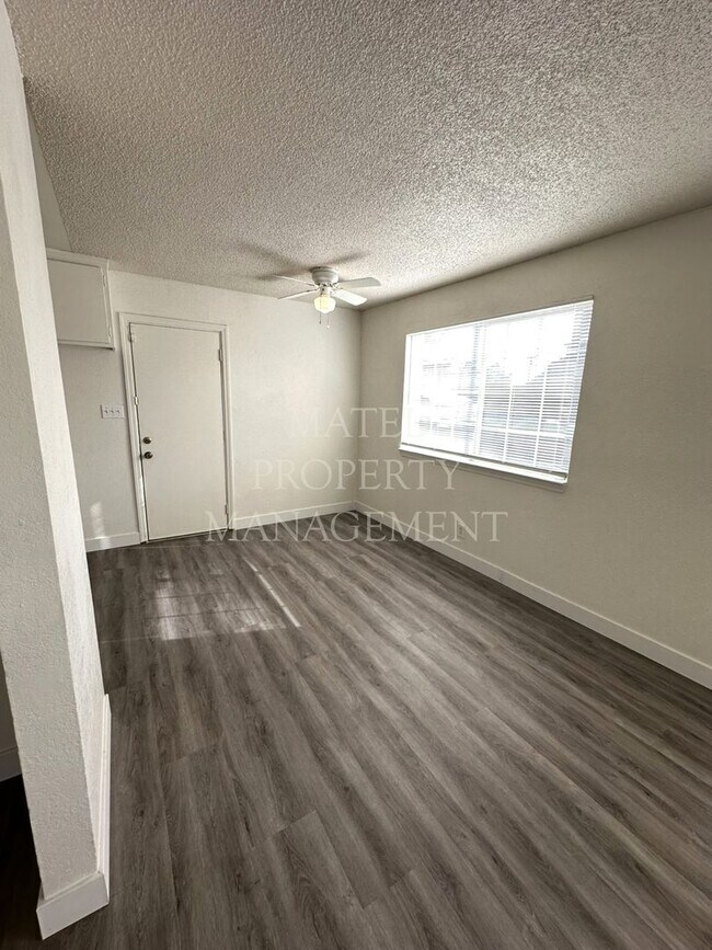 Foto del edificio - 560 Gilbert Ave