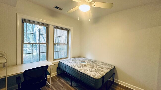 Foto del edificio - 843 E 52nd St