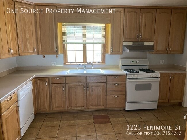 Building Photo - 1223 Fenimore St