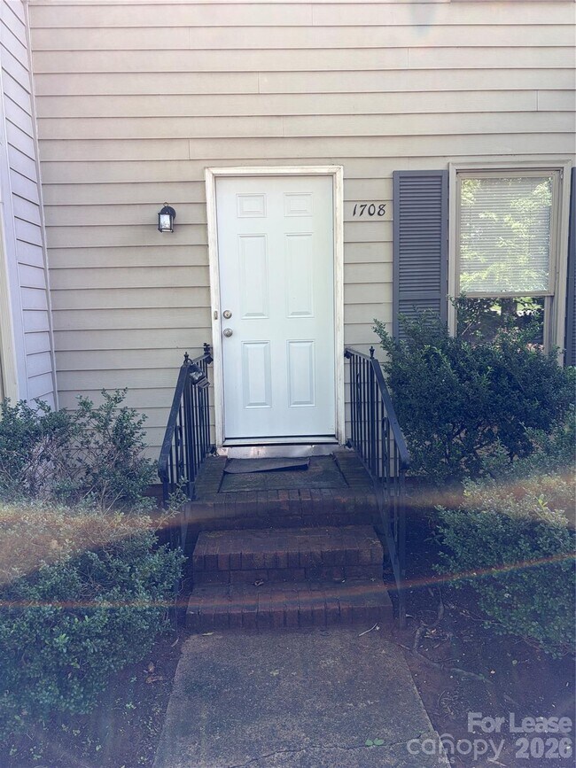 Building Photo - 1708 Village Lake Dr