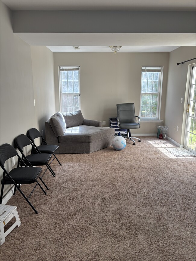 Foto del edificio - 2507 Oak Tree Ln