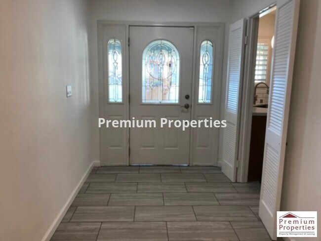 Building Photo - 3557 Perada Dr