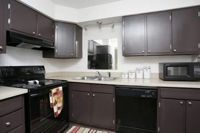 Interior Photo - Country Club Park