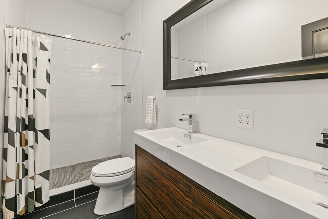 Building Photo - 439 Chelsea St