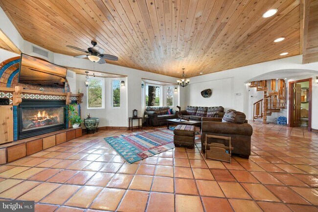 Foto del edificio - 12330 Potomac View Rd