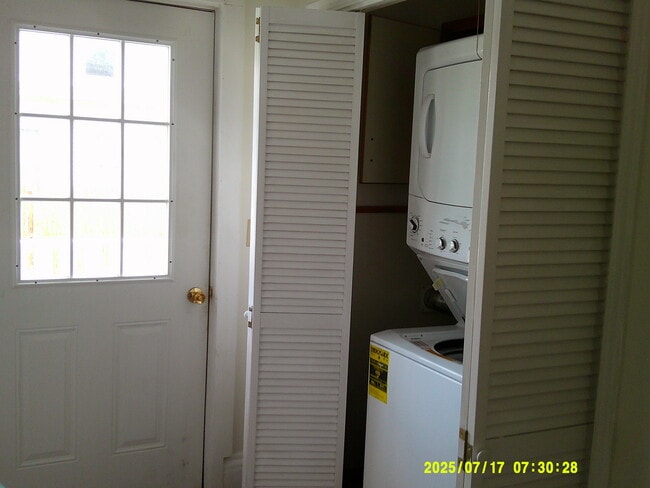 Building Photo - 507 Roberts St