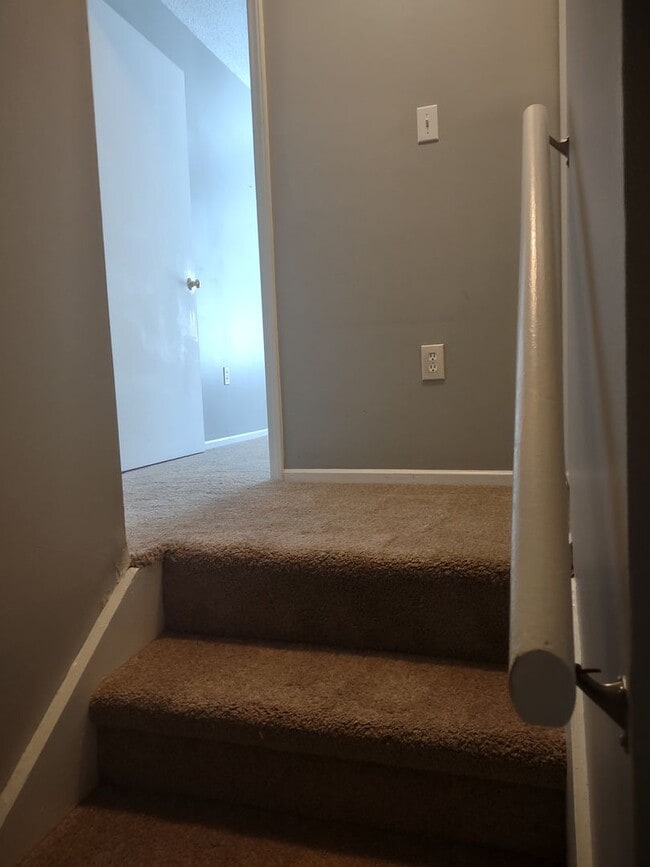 Foto del edificio - ****MOVE IN SPECIAL****Fabulous Upgraded Three Bedroom/Two Bath Townhome - Walking Distance to Le...