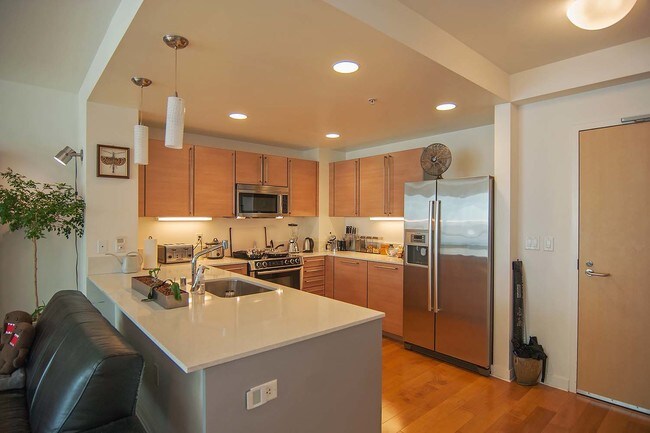 Building Photo - SOMA Grand Condo with Amenities near Downtown