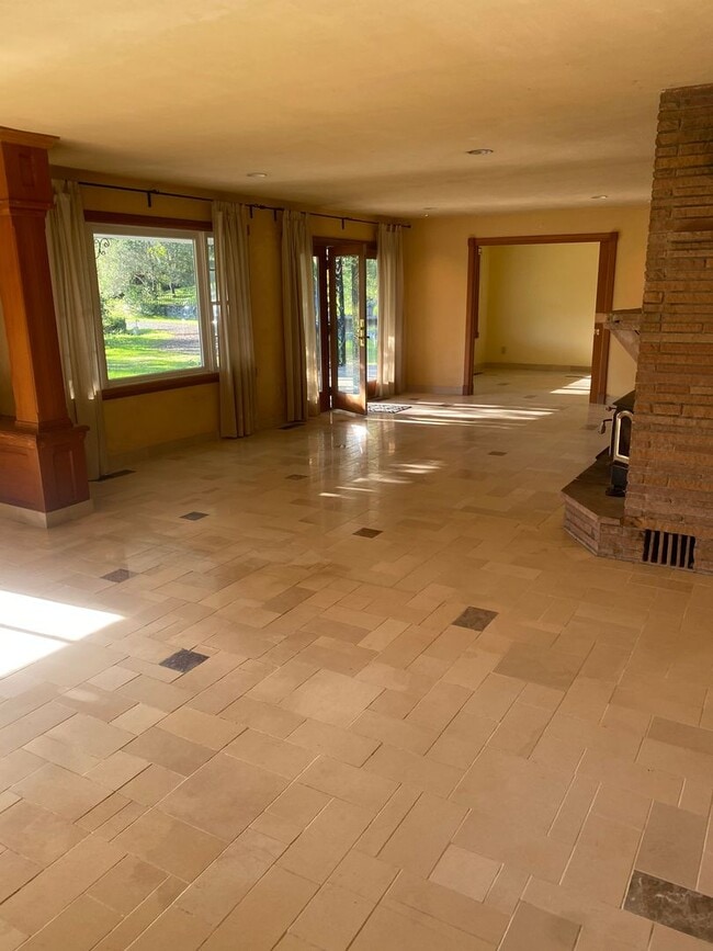 Foto del edificio - 2 bedroom , 3 bath Home on a Peaceful 25 acre parcel close to town