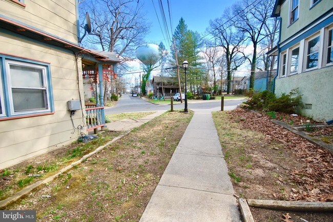 Building Photo - 107 9th Ave