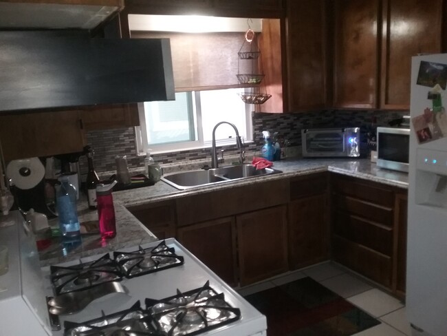 Cocina renovada y mejorada ! ! ! - 4804 Austin Dr