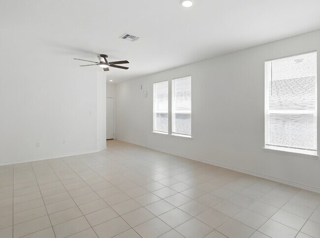 Building Photo - Modern Single-Story Home with Granite Kitchen and Community Pool Access