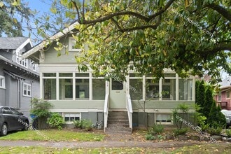 Building Photo - 3848 SE Ivon St