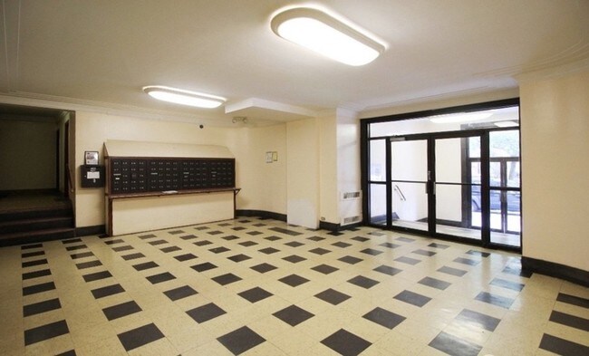 Building Photo - 212 W 22nd St