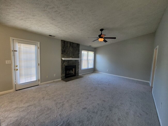 Building Photo - Newly Renovated 3 Bedroom, 2 Bath Ranch Home. Minutes from Shopping & Restaurants!