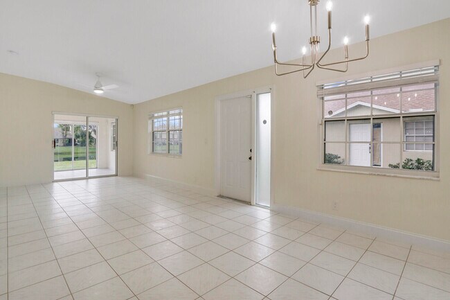 Building Photo - 2506 Maplewood Dr