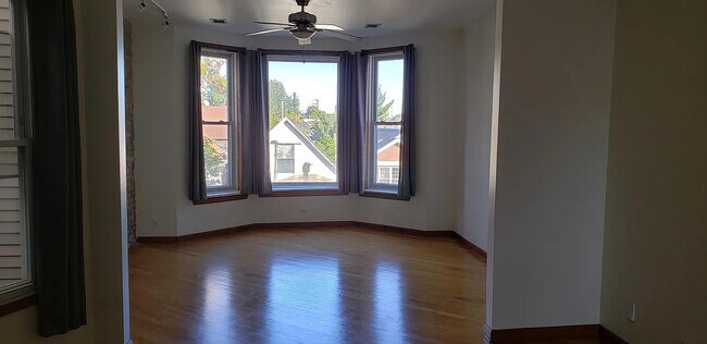 Foto del edificio - 2114 N California Ave