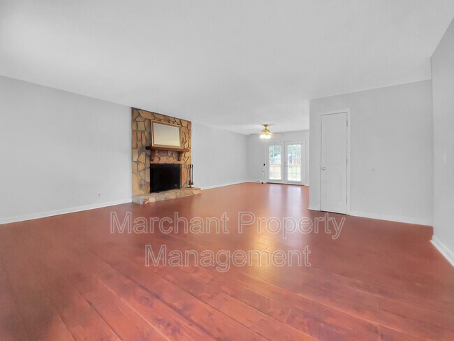 Foto del edificio - 105 Blakely Dr