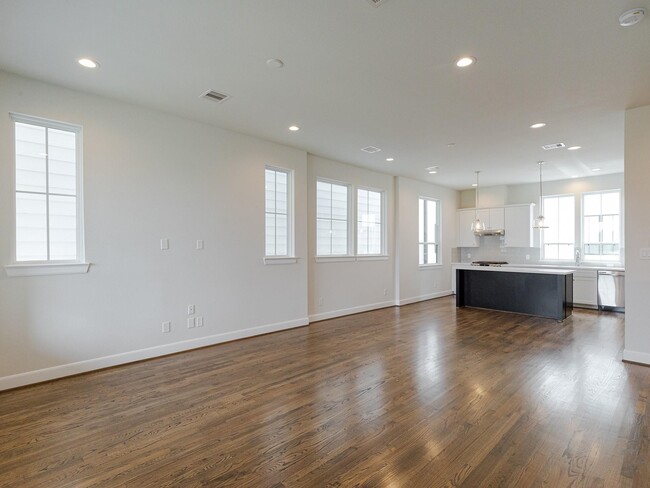 Building Photo - 2808 Grand Fountains Dr