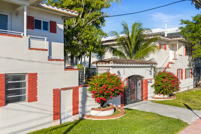 Building Photo - 1203 Marseille Dr