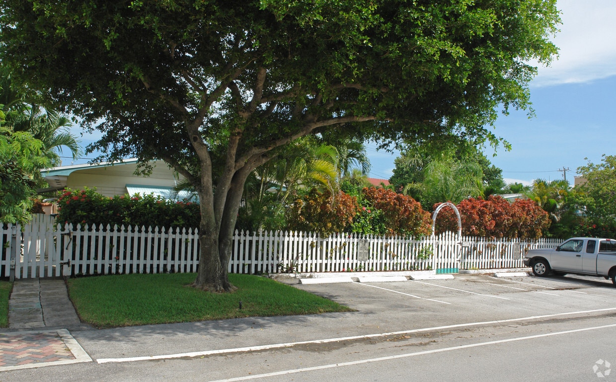Building Photo - 4228 Sea Grape Dr