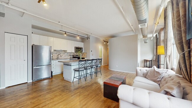 Building Photo - 420 S Clinton St