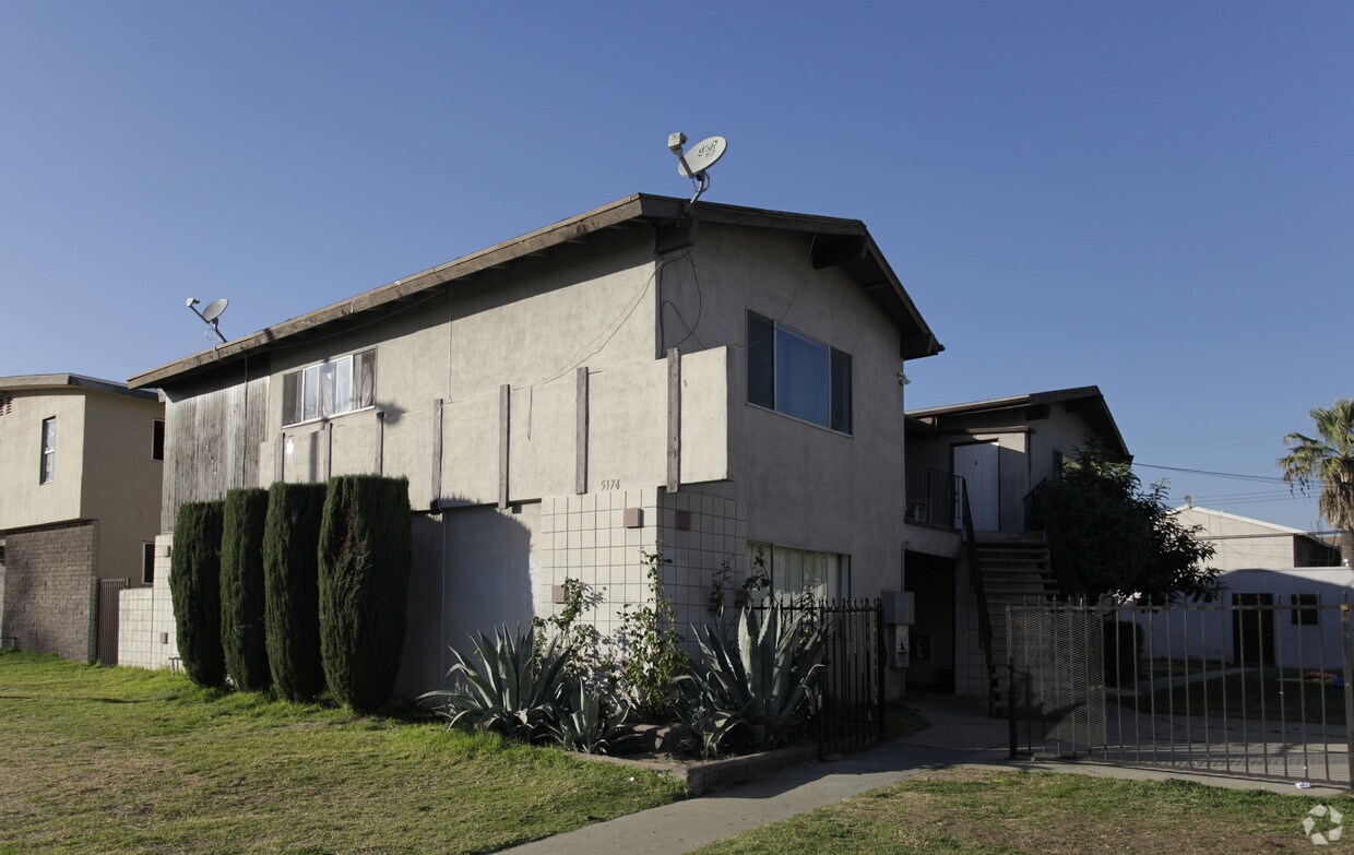 Primary Photo - 5174 Bandera St