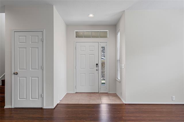 Foto del edificio - 2301 Stoneleigh Pl