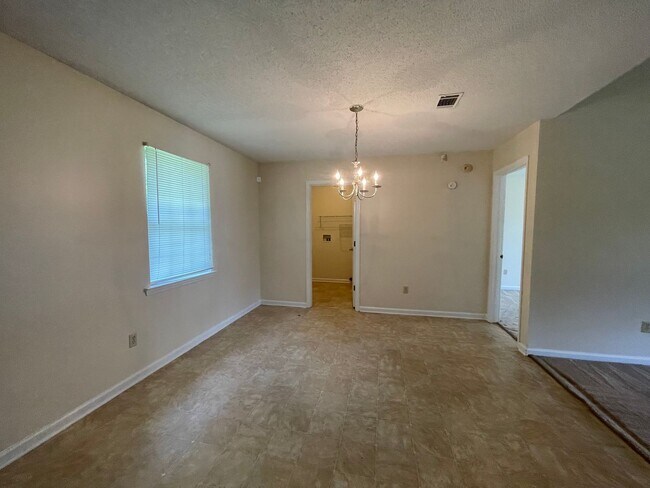 Building Photo - House for Rent