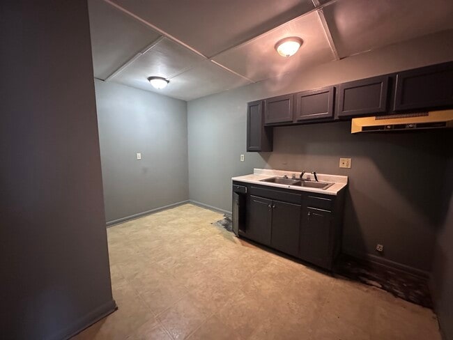 Building Photo - 30-103 Illinois-