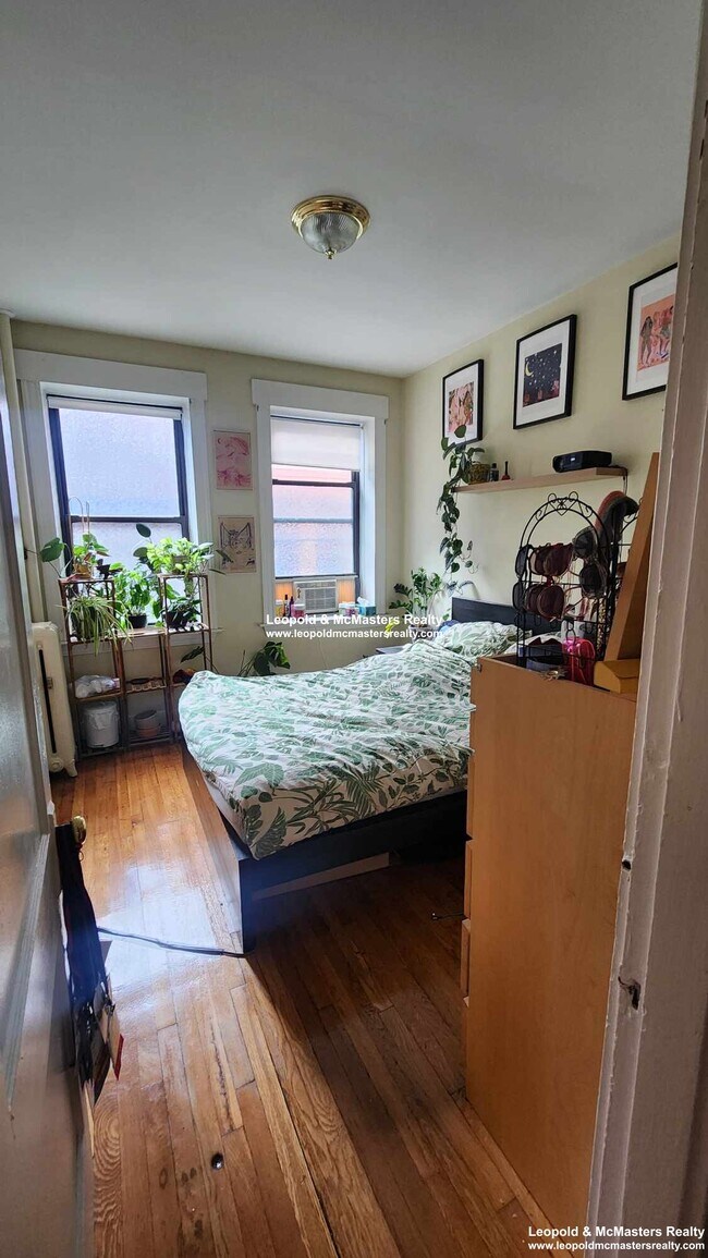 Foto del edificio - 164 Gardner St