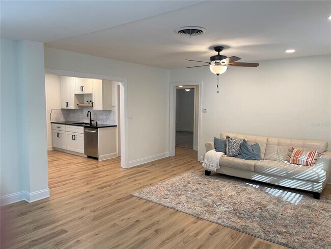 Building Photo - 309 W Palm Dr