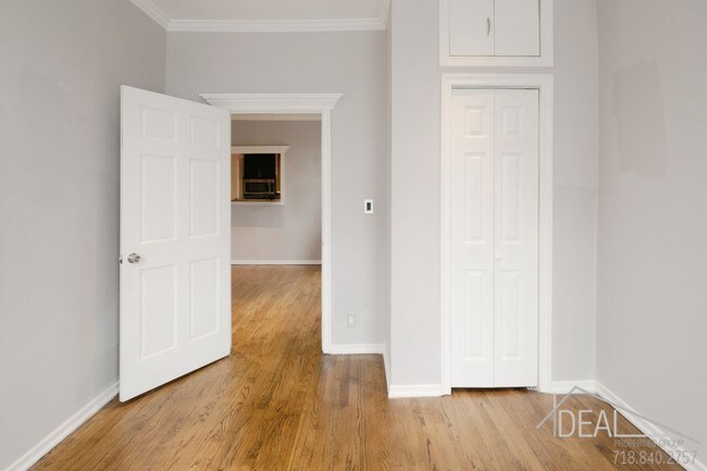 Foto del edificio - 104 Division Avenue #29R