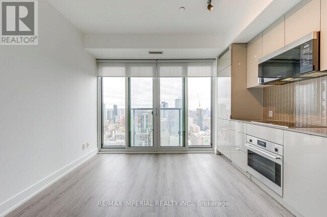 Building Photo - 7 Grenville St