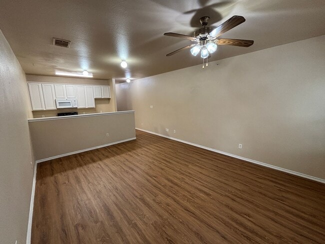 Building Photo - Fantastic 2-Story Townhome with 1-Car Gara...