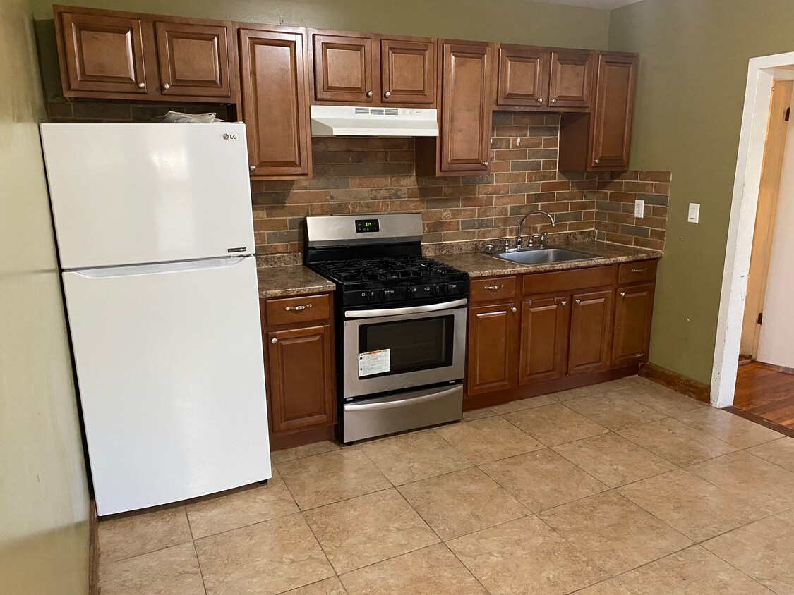 Kitchen - 107 Spruce St