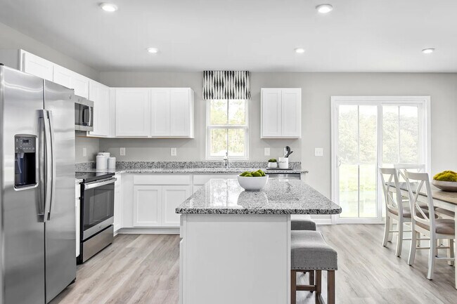 Foto del edificio - Room in Townhome on Tarik Ln