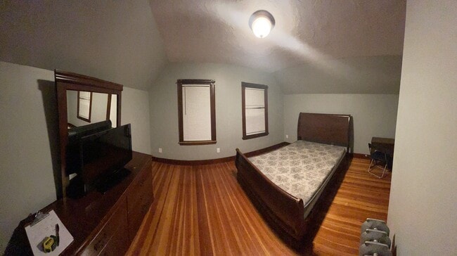 Building Photo - 34 Larchmont St