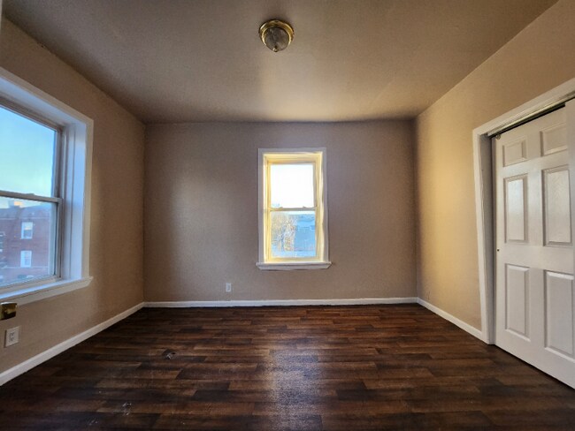 Foto del edificio - 6050 S Marshfield Ave