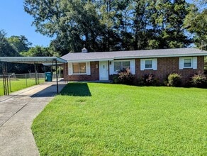 Building Photo - 201 Magnolia Cir