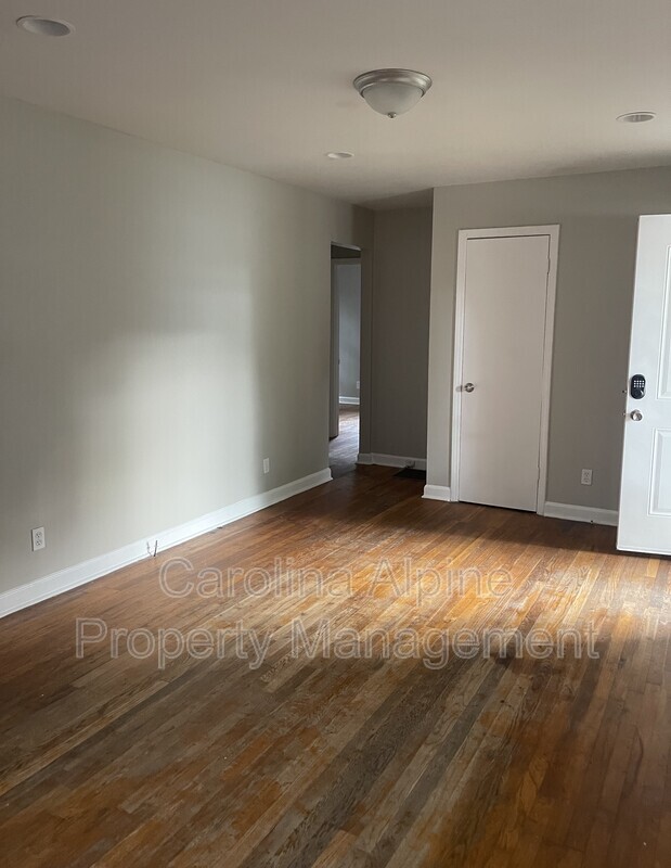 Building Photo - 2512 Finchley Dr