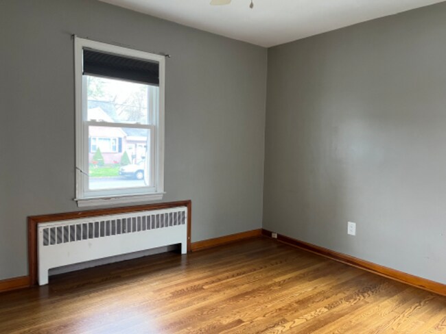 Building Photo - 12 Birch Tree Rd