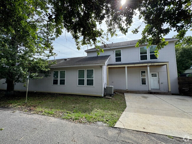 Building Photo - 3701 Derbigny St