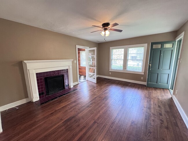 Building Photo - 819 N Forest Dr