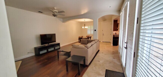 Foto del edificio - Charming Luxury Home near Downtown & Shopping