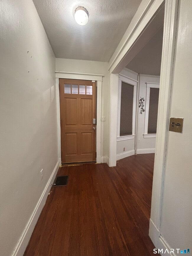 Building Photo - 143 Brown St